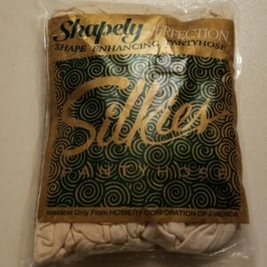 Silkies Shapely Shape Pantyhose Medium Off White
